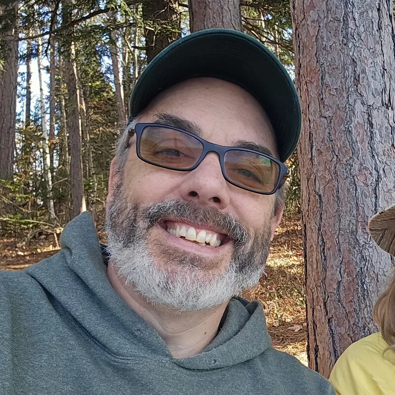 Eli Robbins, Senior Accounts Manager